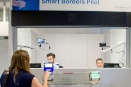 EU testira detektor laži na granicama: Skeniraće se i vene na rukama