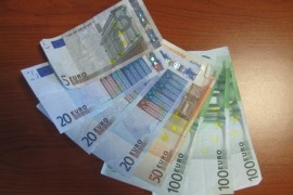 Prijeteći nožem primorao Irance da mu uplate 1.000 evra na račun