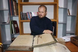 Ljubinjski paroh Saša Kojović prikuplja knjige i spasava kulturno ...
