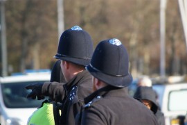 Napad nožem na policajca, uhapšena jedna osoba