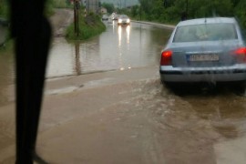 Oprezno zbog mokrih kolovoza