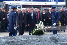Zvaničnici položili cvijeće kod Vječne vatre: BiH uvijek opstane i ...