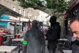 Žena se zabarikadirala u banci i prijeti da će je dići u vazduh