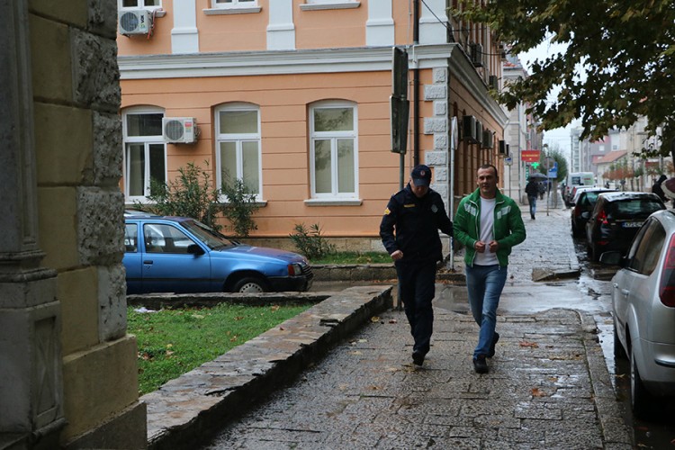 Pet godina Trebinjcu koji je držao svoju djecu kao taoce