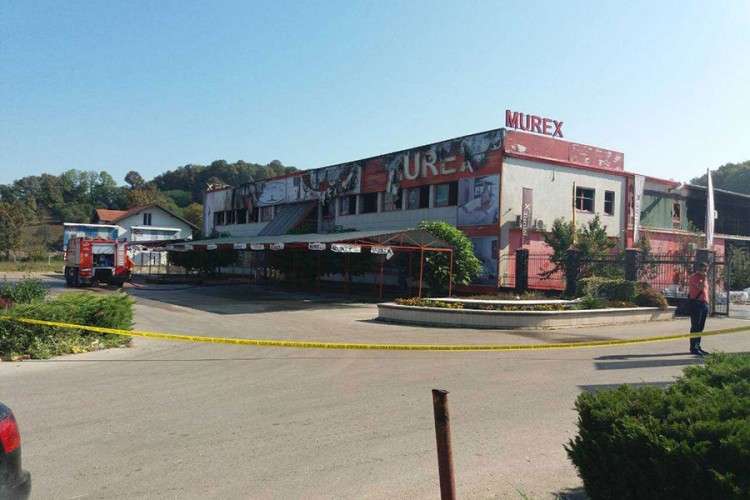 Čuvar osumnjičen da je plamenikom zapalio firmu
