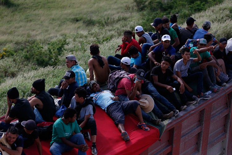 Tramp: "Ilegalni karavan" neće moći da uđe u Ameriku