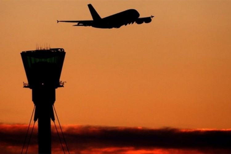 Uhapšen pijani pilot, krenuo u kokpit sa 1,89 promila