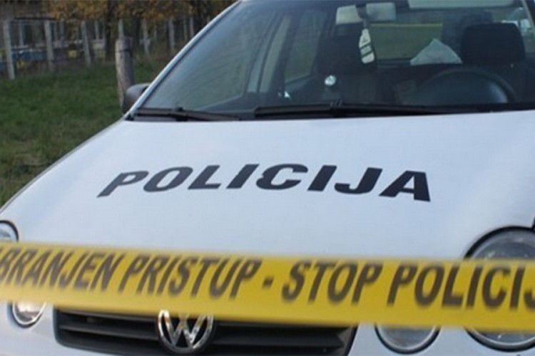 Vozač golfa teško povrijeđen u sudaru sa škodom