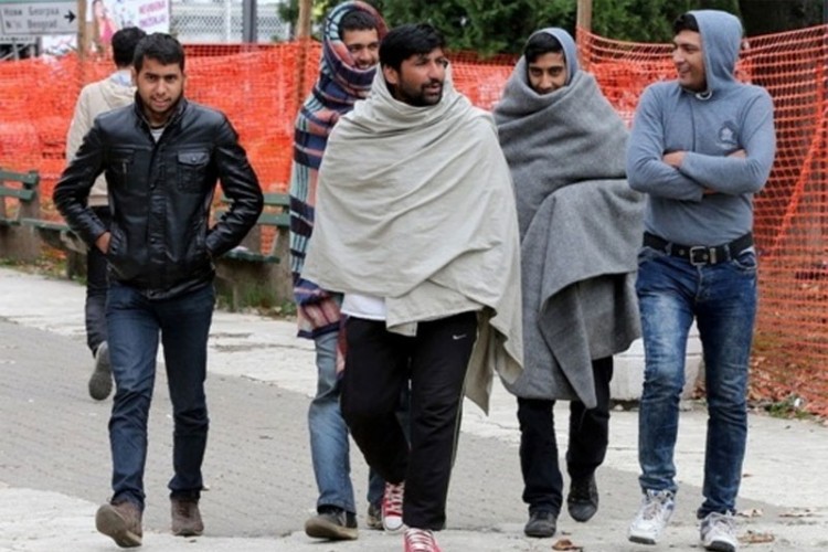 Migranti i pješke dolaze do Bihaća