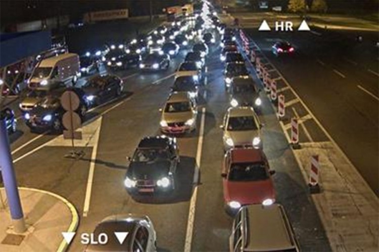 Višečasovna čekanja na granici sa BiH, gužva prema Sloveniji