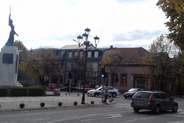 Dvije osobe ranjene u pucnjavi, potraga za napadačem