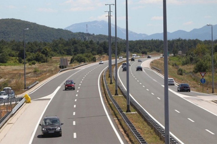 Potpisan ugovor o izgradnji dionice Donja Gračanica-tunel Zenica
