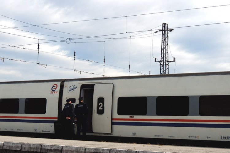 Policija dočekala voz u Bihaću, migranti vraćeni u Sarajevo