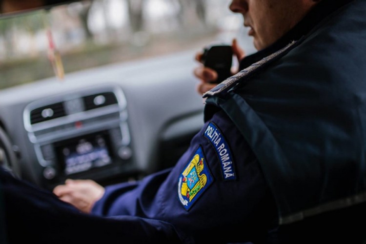 Pijan izbo čovjeka pa kolima udario 10 ljudi