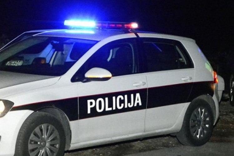 Jedno povrijeđeno u prevrtanju automobila