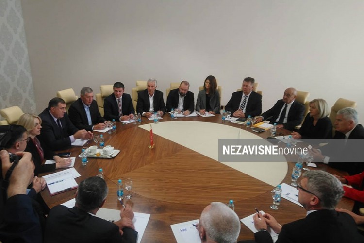 Počeo sastanak delegacija SNSD-a i HDZ-a