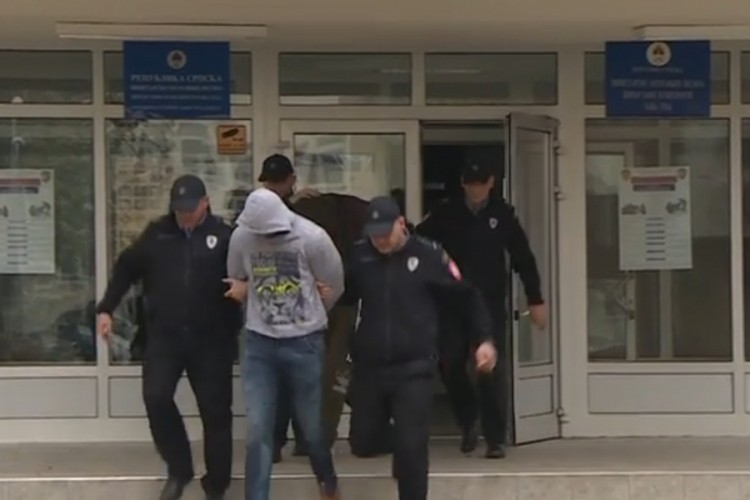 Pritvor Banjalučanima koji su bacili tvora na policiju