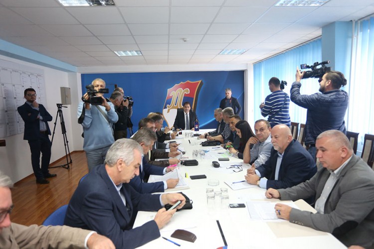 U SDS-u borba za kontrolu izbora