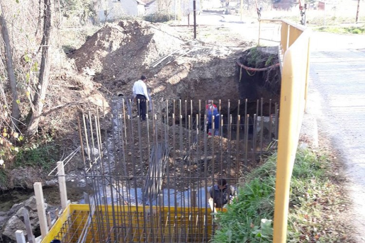 Počelo proširenje mosta u Dragočaju