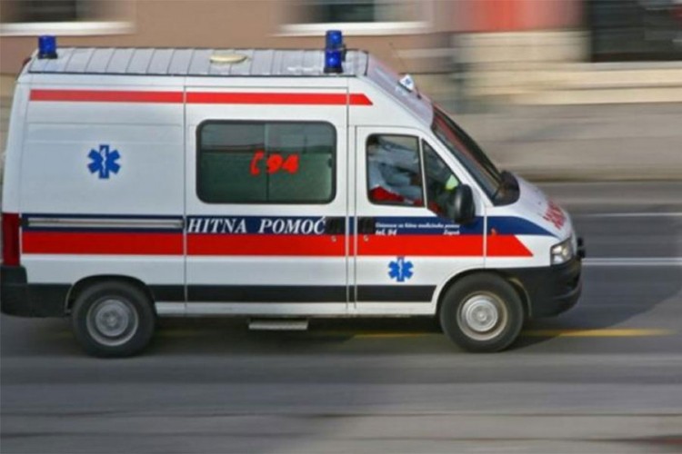 Sudar kamiona i kombija kod Pećinaca, 13 povrijeđenih