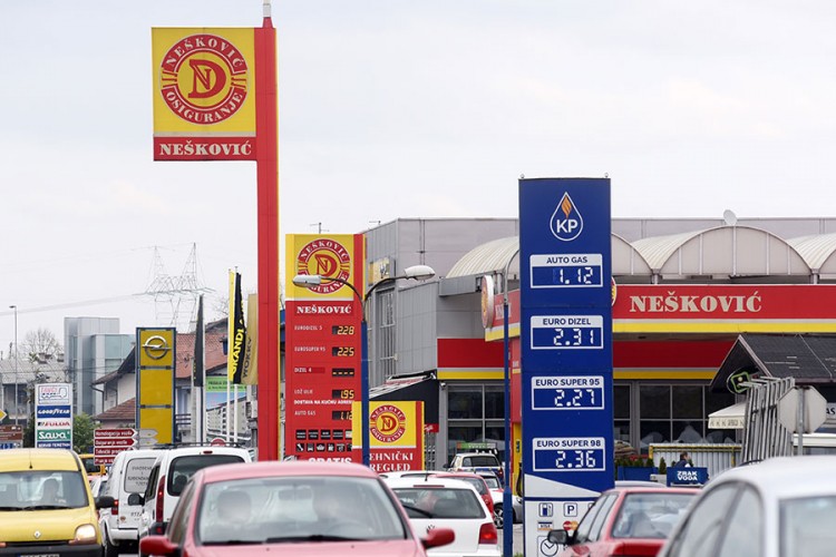 Gorivo jeftinije do sedam feninga