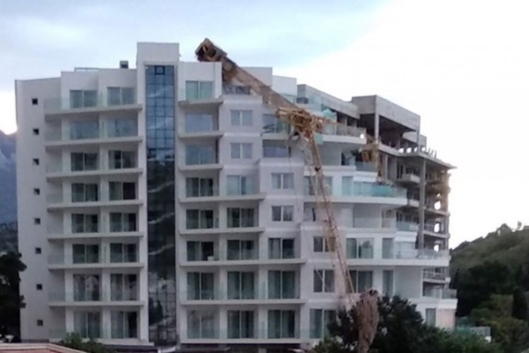 Crna Gora: Pao kran na hotel u Petrovcu