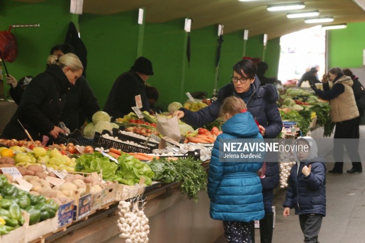 Hladnoća smanjuje broj kupaca na gradskoj tržnici