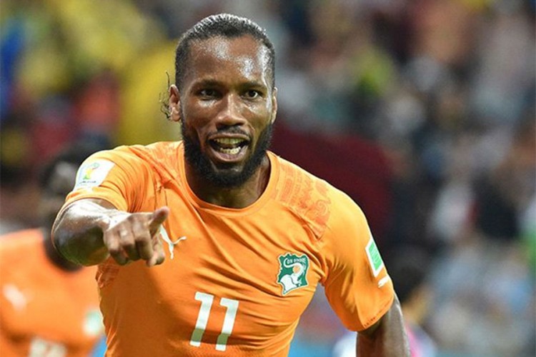 Drogba kači kopačke o klin