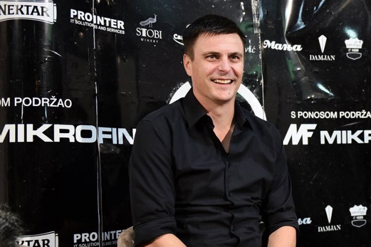 Vuk Kostić proslavio rođendan uz specijalnu tortu