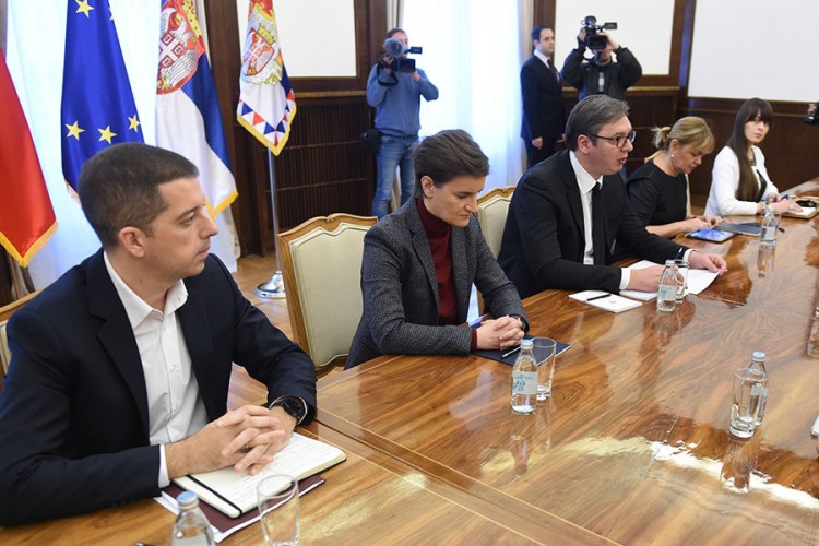 Završen sastanak državnog vrha, Vučić i Brnabićeva razgovaraju sa Lijem