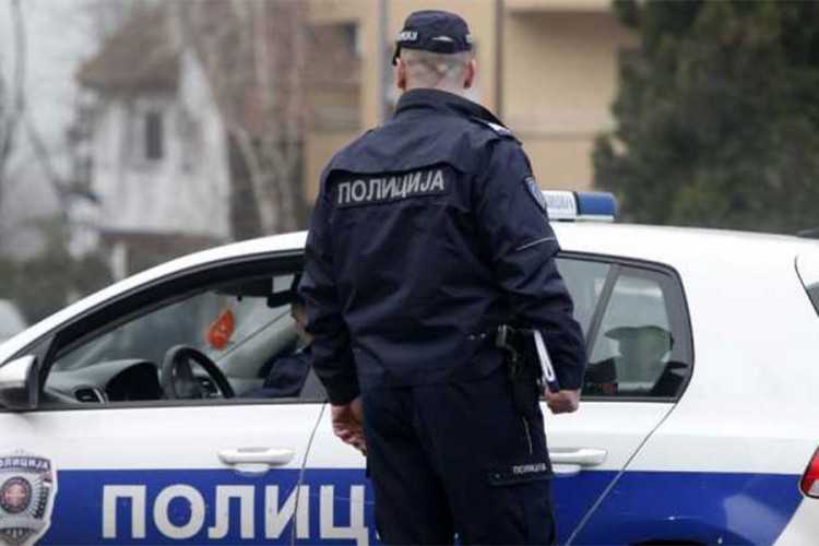 Policijac vrbovao maloljetnicu za prostituciju