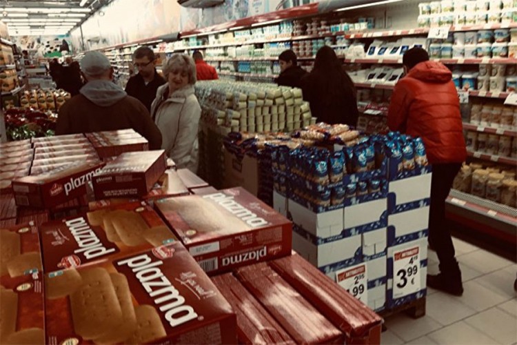 Evo šta se nalazi u najvećem tržnom centru u Južnoj Mitrovici