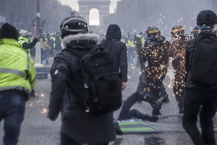 Hiljade građana protestuje na ulicama Pariza
