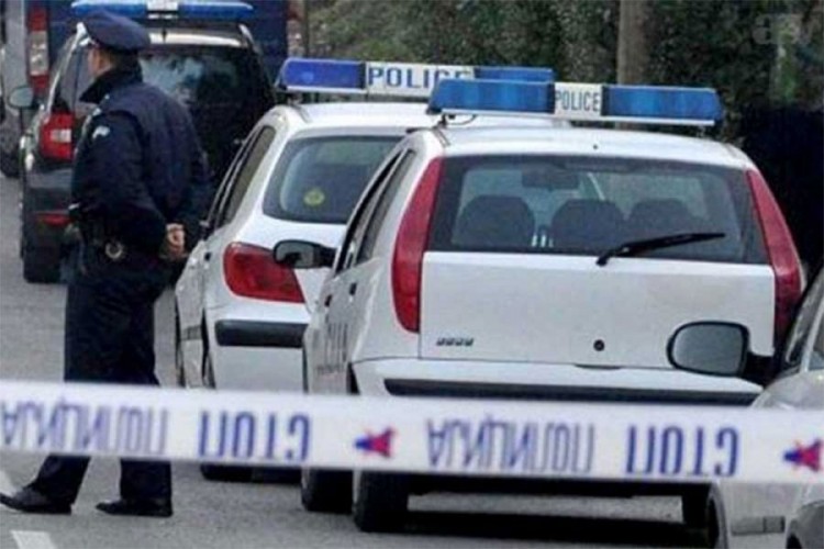Beba pala sa zgrade, sumnja se da ju je bacila majka