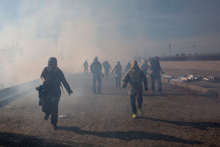 Američka policija suzavcem rastjerala migrante s granice