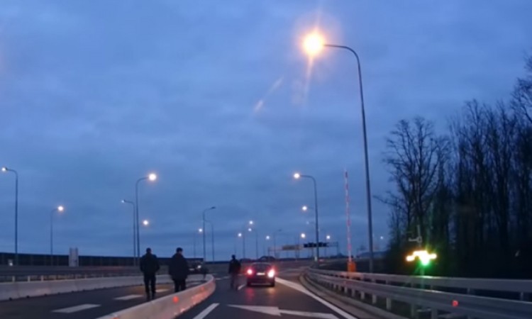 Incident na "9. januaru": Srušio rampu na traci za naplatu putarine