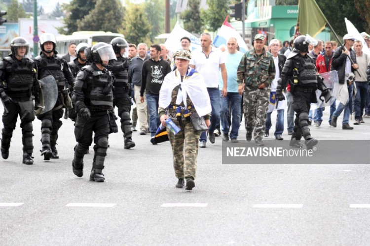 Borci se okupili ispred zgrade Parlamenta FBiH