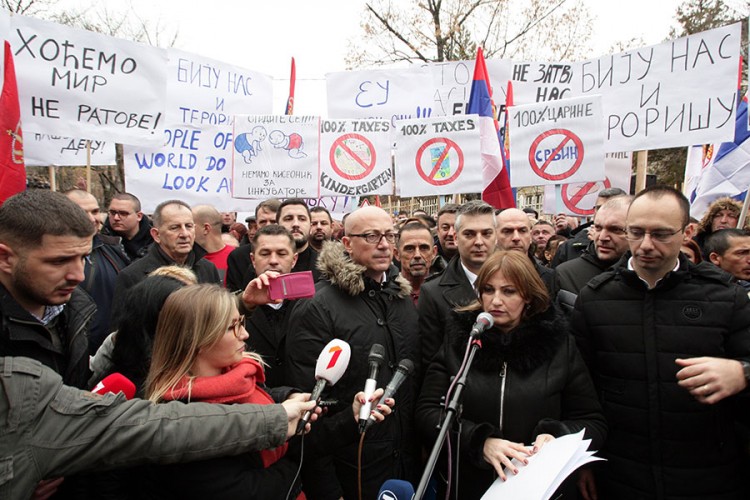 Održan protest u Kosovskoj Mitrovici, Srbi poručuju: Ostajemo, jedinstveni smo