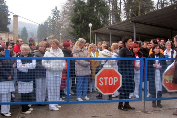 Radnici u Bolnici Istočno Sarajevo traže isplatu zaostalih plata i doprinosa