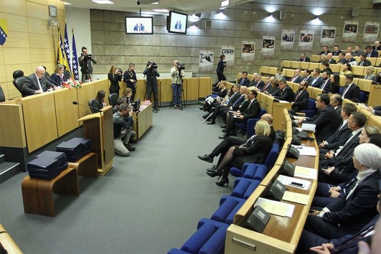 SDA i HDZ napustili sjednicu Parlamenta FBiH