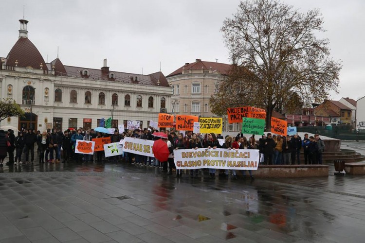 Šetnja protiv nasilja u Tuzli