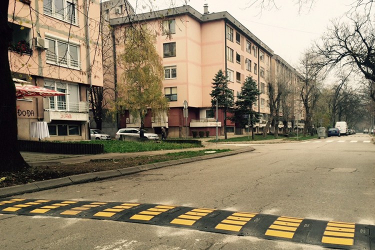 "Ležeći policajci" kod OŠ "Aleksa Šantić"