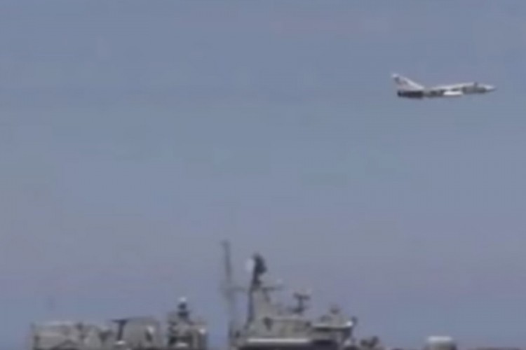 Britanski razarač nadlijetalo 17 ruskih aviona