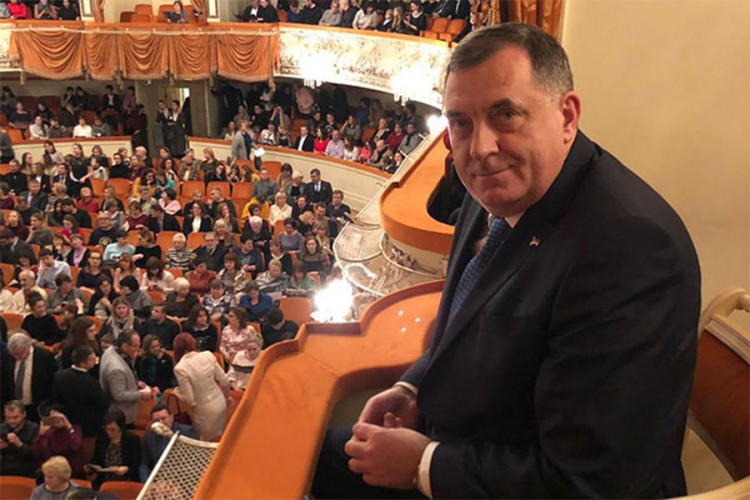 Dodik prisustvovao baletu u pozorištu "Mihajlovski"