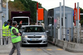 Žena tokom protesta u Marseju zatvarala prozore, pogodio je suzavac i ...