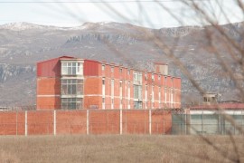 Zatvorenicima u Spužu pokušali "dostaviti" 100 mobilnih telefona