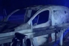 Nakon udara u bankinu izgorjelo vozilo i vozač u njemu