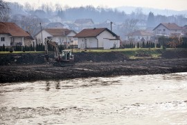 Radovi kod Trnskog mosta: Utvrđuju obalu Vrbasa