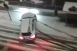 Mercedesom "klizao" niz put u Sarajevu pa udario u semafor, objavljen ...
