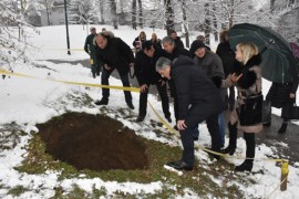 U sarajevskom Velikom parku se pojavila pukotina u tlu